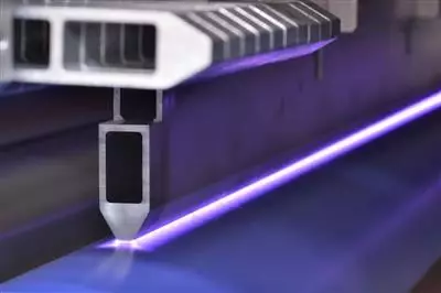 Décharge corona: réactions physiques et chimiques